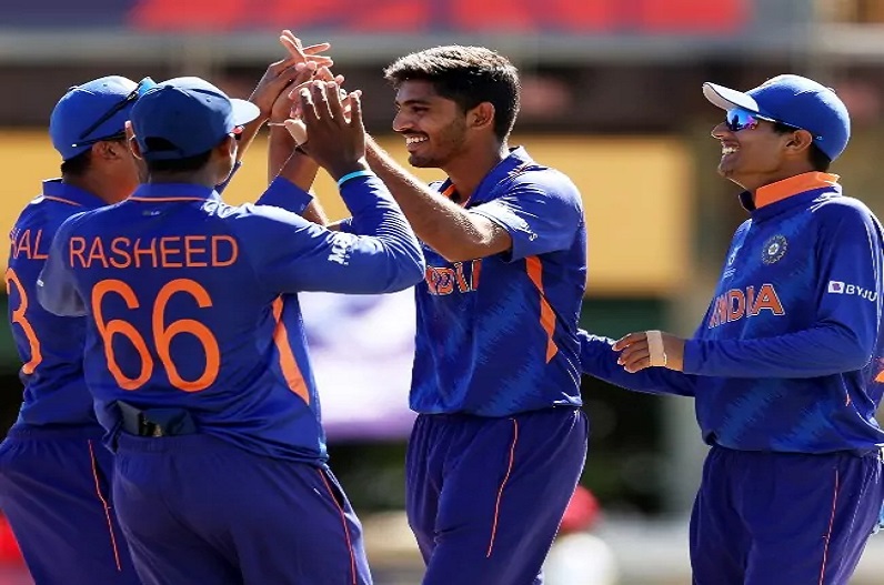 Under-19 World Cup : तेज गेंदबाज रवि की घातक गेंदबाजी, भारत सेमीफाइनल में पहुंचा