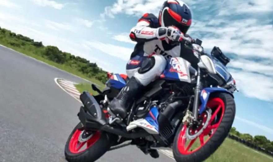 Apache RTR 165 RP: देशभर में इस मोटरसाइकिल के दीवाने हुए लोग, ताबड़तोड़ हो रही​ बिक्री..जानें खासियत