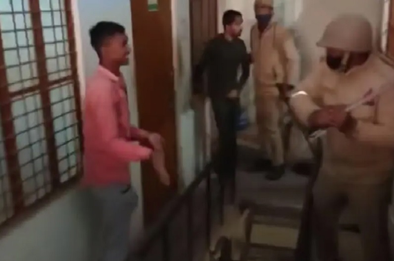पुलिस ने हॉस्टल में घुसकर छात्रों को पीटा, प्रियंका गांधी ने वीडियो शेयर कर योगी सरकार को घेरा