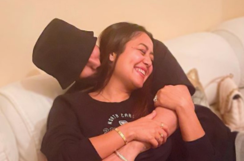 नेहा कक्कड़ और रोहनप्रीत के बीच नए साल की रात ऐसा क्या हुआ कि रोने लगी सिंगर, सोशल मीडिया पर किया बयां