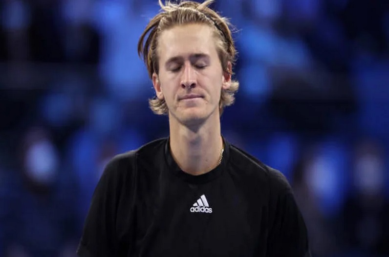 टेनिस प्लेयर के प्राइवेट पार्ट में लगी गेंद, दर्द सहन करना हुआ मुश्किल, देखें वीडियो..