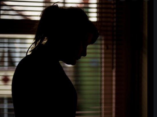 Marital Rape: संबंध बनाने में सक्षम नहीं था डॉक्टर पति, प्राइवेट पार्ट में डाली बोतल, सुनें पीड़िता की दर्दनाक दास्तां