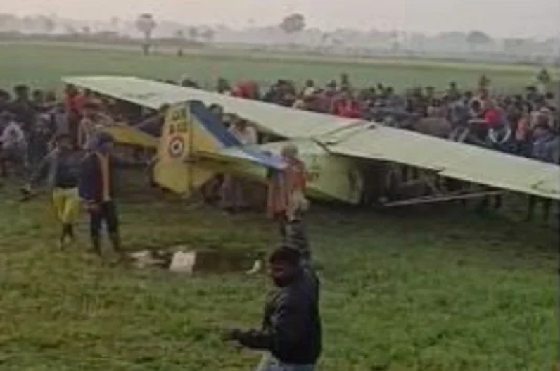 भारतीय सेना का माइक्रो एयरक्राफ्ट क्रैश, बाल-बाल बचे दो पायलट, ट्रेनिंग के दौरान हुआ हादसा