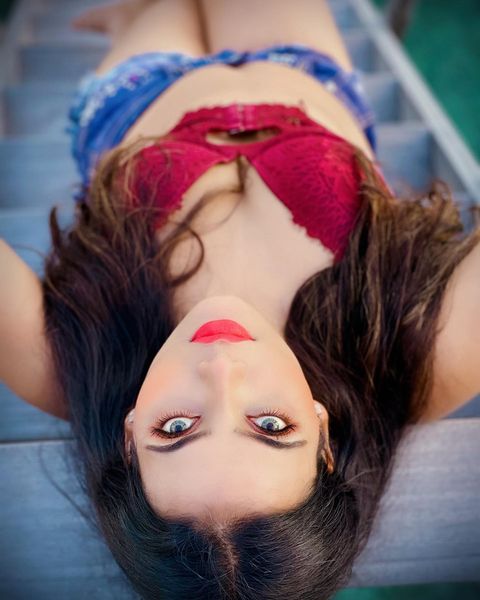 Anupama Prakash Latest Photos खास बात है कि अनुपमा ना केवल ऑनस्क्रीन बोल्ड हैं बल्कि वो रियल लाइफ में भी काफी बोल्ड हैं. जिसका सबूत उनका सोशल मीडिया अकाउंट है जो उनकी तस्वीरों से भरा रहता है। (फोटो आभार : Instagram @anupamaparakash)