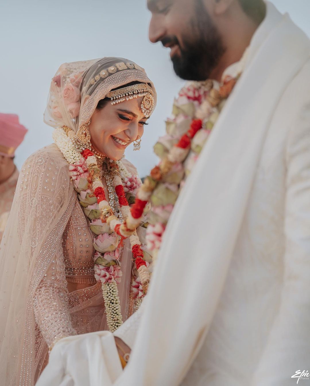 Actress Karishma Tanna आपको बता दें करिश्मा और वरुण लंबे समय के एक-दूसरे को डेट कर रहे थे। (फोटो आभार : Instagram @karishmaktanna)