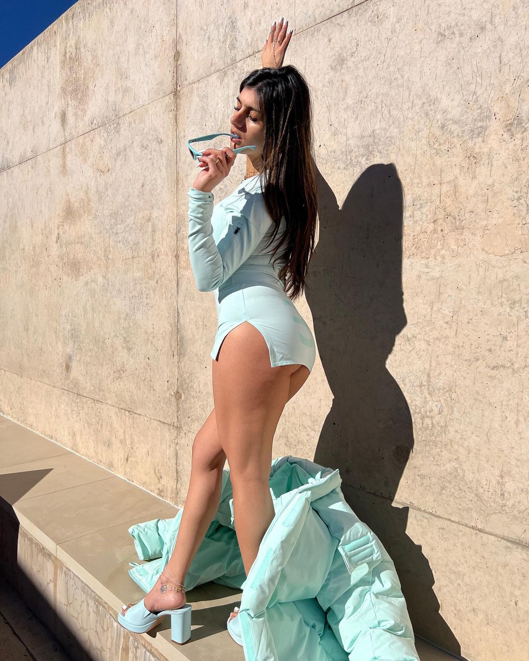 Mia Khalifa Instagram Pics मिया हमेशा अपनी तस्वीरें इंस्टाग्राम पर शेयर करती रहती हैं और उनकी हर एक तस्वीरों पर आपको लाखों लाइक्स भी देखने को मिल जाएंगे। (फोटो साभारः Instagram @miakhalifa)