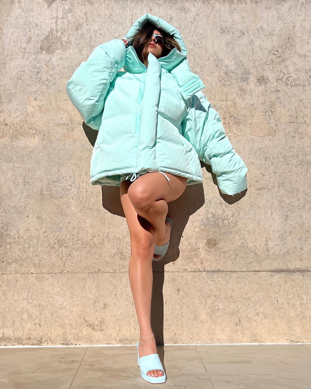 Mia Khalifa Photos पूर्व पॉर्न स्टार मिया खलीफा एक बार फिर अपने नए फोटोशूट को लेकर सुर्खियों में हैं, सोशल मीडिया पर मिया खलीफा की एक तस्वीर वायरल हो रही हैं। (फोटो साभारः Instagram @miakhalifa)