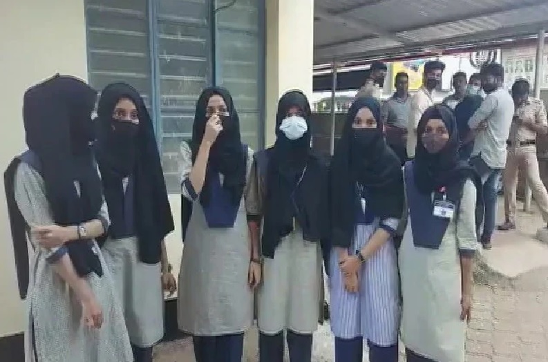 Hijab Controversy: हिजाब पहनकर स्कूल पहुंची 6 छात्राएं निलंबित, बार-बार कर रहीं थी दिशानिर्देशों का उल्लंघन
