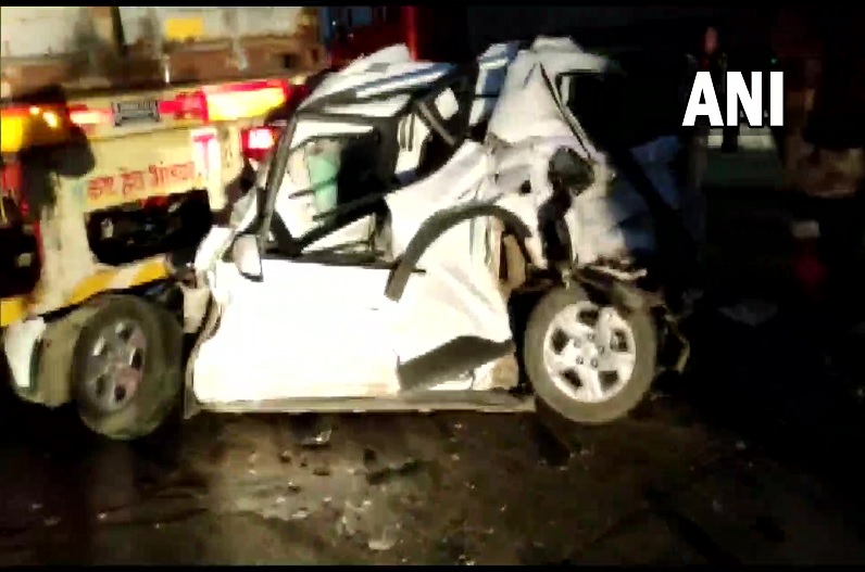 मुंबई-पुणे एक्सप्रेस-वे पर भीषण हादसा, ट्रक ने कई वाहनों को मारी टक्कर, चार लोगों की मौत
