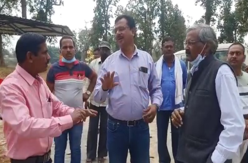 गोठान निर्माण को लेकर नगर पंचायत CMO और उपाध्यक्ष के बीच हुई मारपीट, CMO बोले- तमीज से बात नहीं करते अधिकारी से