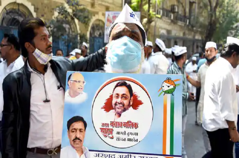 नवाब मलिक की गिरफ्तारी पर उद्धव सरकार के मंत्रियों ने उठाए सवाल, राज्य सचिवालय के सामने दिया धरना