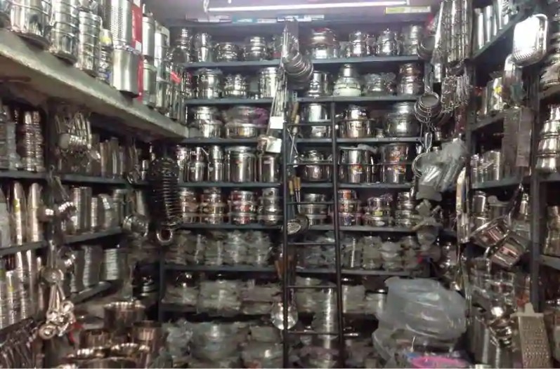 मेटल दुकान में चार महिलाओं ने किया कांड, 7.50 लाख रुपए नगद लेकर हुए फरार