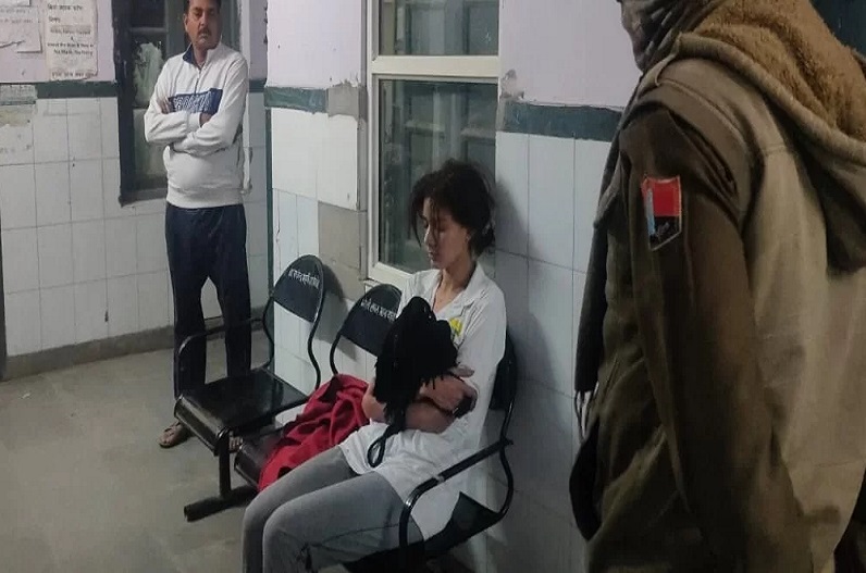 सड़कों पर अर्द्धनग्न होकर दौड़ने लगी नीदरलैंड की युवती…नजारा देख दंग रह गए लोग, जानें पूरा मामला