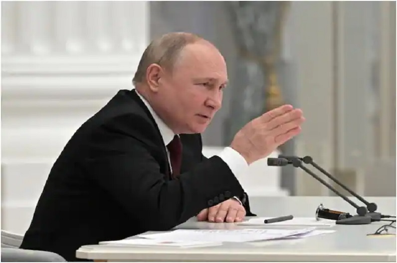 राष्ट्रपति पुतिन ने यूक्रेन के अलगाववादी क्षेत्रों को दी मान्यता, सेना भेजने का दिया आदेश