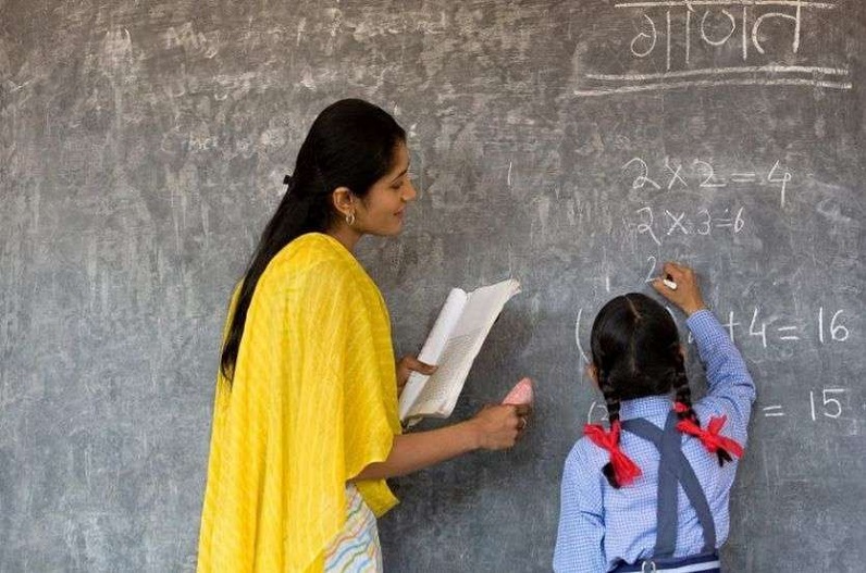 एक लाख से ज्यादा शिक्षकों की जा सकती है नौकरी, यहां की सरकार ने दी जानकारी, जानें वजह
