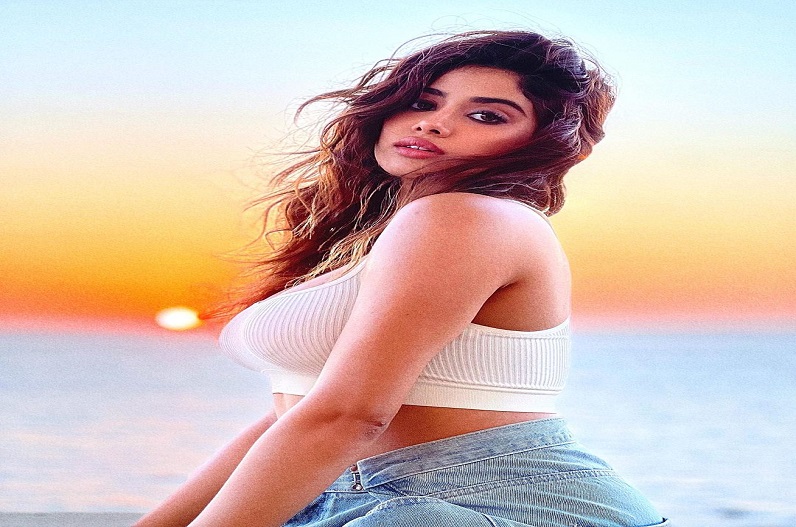 Jhanvi Kapoor Photos :जाह्नवी कपूर ने करवाया ऐसा ग्लैमरस फोटोशूट, फोटोज देख फैंस की बढ़ गई धड़कन