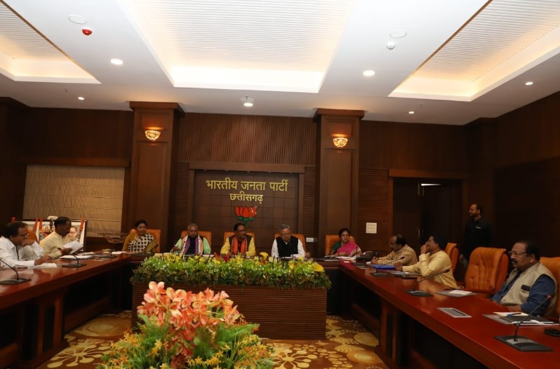 ‘बजट सत्र में हर मुद्दे पर सरकार को घेरें और संगठन के साथ तालमेल बनाकर चलें’ भाजपा विधायकों को डी पुरंदेश्वरी का निर्देश