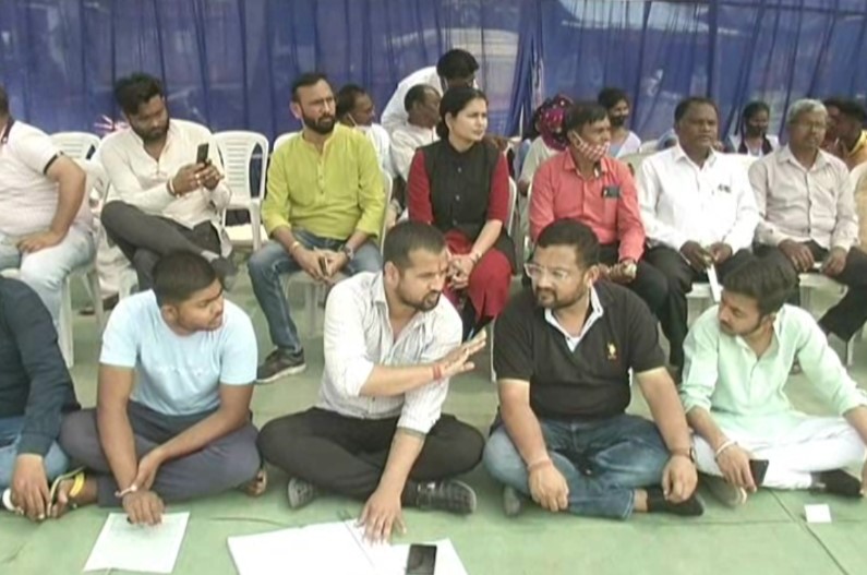 गर्माया हिंदी मीडियम स्कूलों को बंद करने का मामला, स्कूल बचाओ संघर्ष समिति ने किया मंगलवार से अनिश्चिकालीन आंदोलन का ऐलान