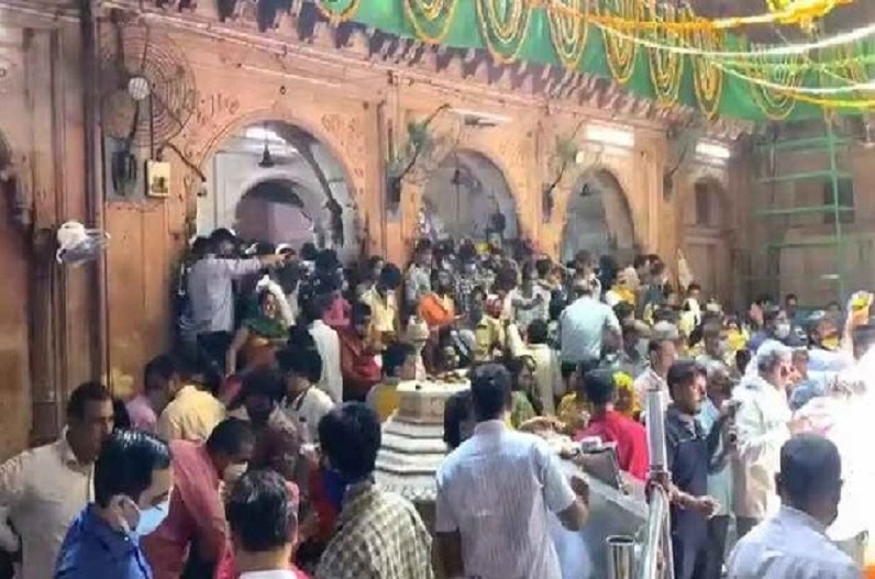 वृंदावन के दो प्रमुख मंदिरों में दो श्रद्धालुओं की मौत, सामने आई ये वजह