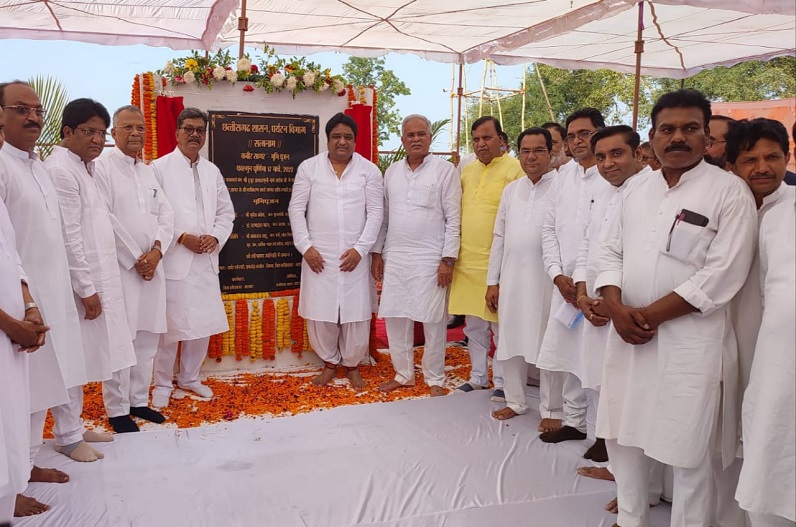 दामाखेड़ा के कबीर संत समागम समारोह में शामिल हुए सीएम भूपेश, कबीर सागर के उन्नयन एवं सौंदर्यीकरण कार्य का किया भूमि पूजन