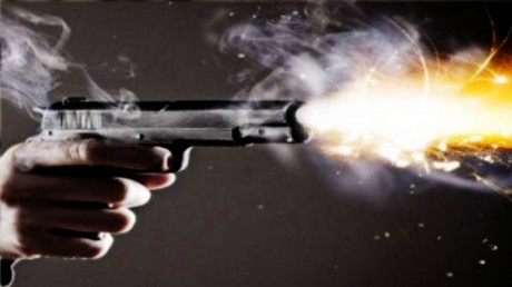 गोली मारकर युवक की हत्या, भीड़ ने हत्यारे को भी पीटकर उतारा मौत के घाट, 6 पुलिसकर्मी सस्पेंड