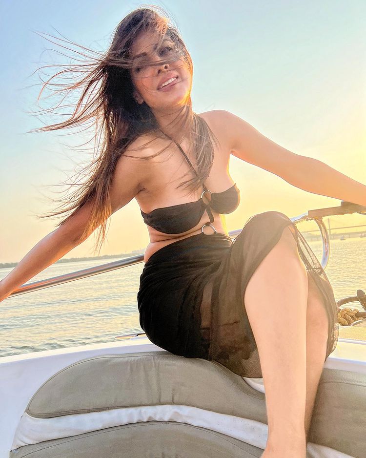 Nia Sharma Tv Show रियलिटी शो 'खतरों के खिलाड़ी' का मेड इन इंडिया वर्जन जीता था, जिसके कारण वो खबरों में थी. (फोटो साभार- @niasharma90/instagram)