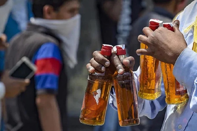 शराब में मिल रही बंपर छूट पर क्यों लगी रोक? दिल्ली सरकार ने हाईकोर्ट में बताई ये वजह