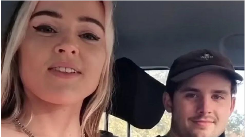 इस महिला पर चल रहा अश्लीलता फैलाने का मुकदमा, फिर से टॉपलेस हुई कोर्ट के बाहर