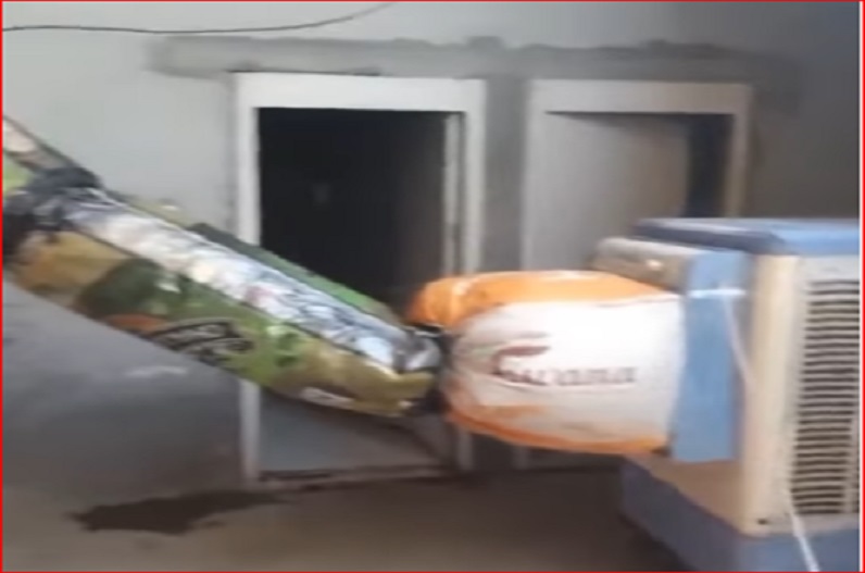 दूसरे रूम में रखे कूलर से नहीं आ रही थी हवा, तो लगाया ऐसा जुगाड़ कि देखकर माथा पीट रहे लोग