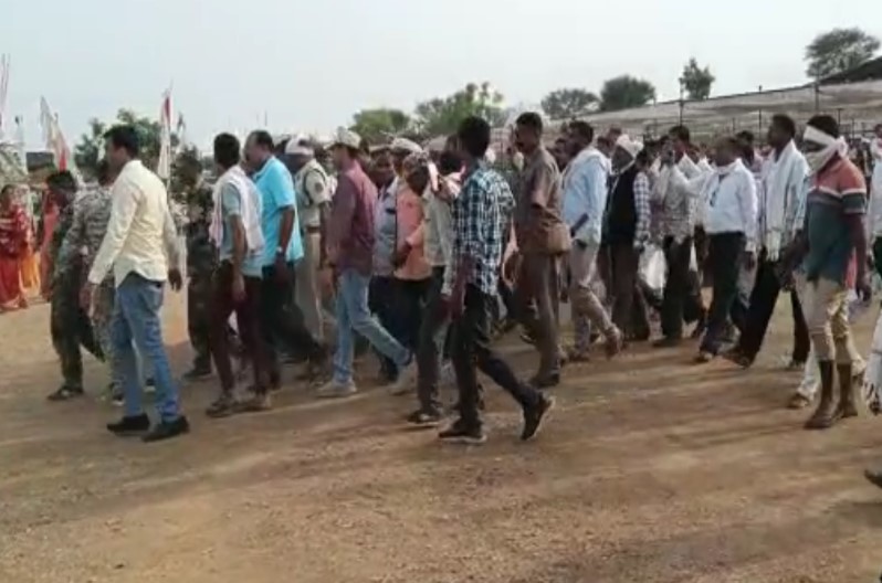 सांसद मोहन मंडावी का आदिवासी समाज के कार्यक्रम में विरोध, खिलाफ में की जमकर नारेबाजी, वीडियो वायरल