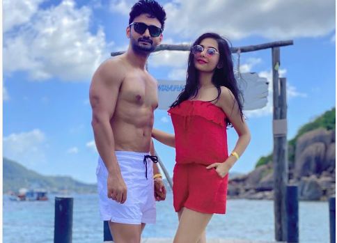 फिल्म ‘विवाह’ की शर्मीली पूनम ने दिखाया अपना रियल हनीमून एल्बम, पति के साथ की तस्वीरें और वीडियो