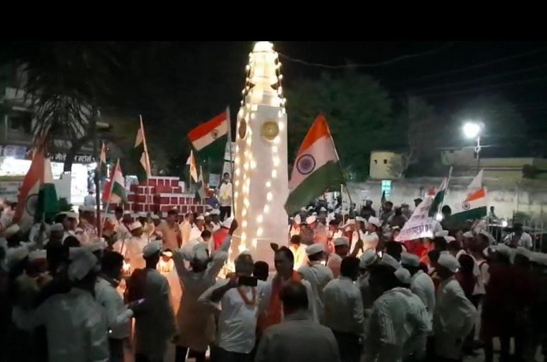 तपती गर्मी में वादा याद दिलाने हाथों में डंडे लिए 400 किलोमीटर की सफर पर निकले मनरेगाकर्मी