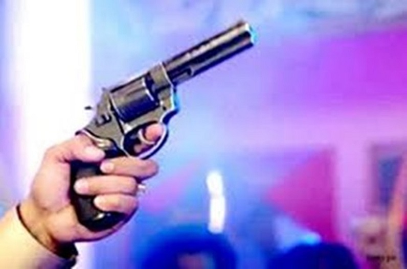 फलदान कार्यक्रम में हर्ष फायर करना पड़ा महंगा, पुलिस अधिकारियों ने कार्रवाई के दिए निर्देश, शस्त्र लायसेंस होंगे निरस्त
