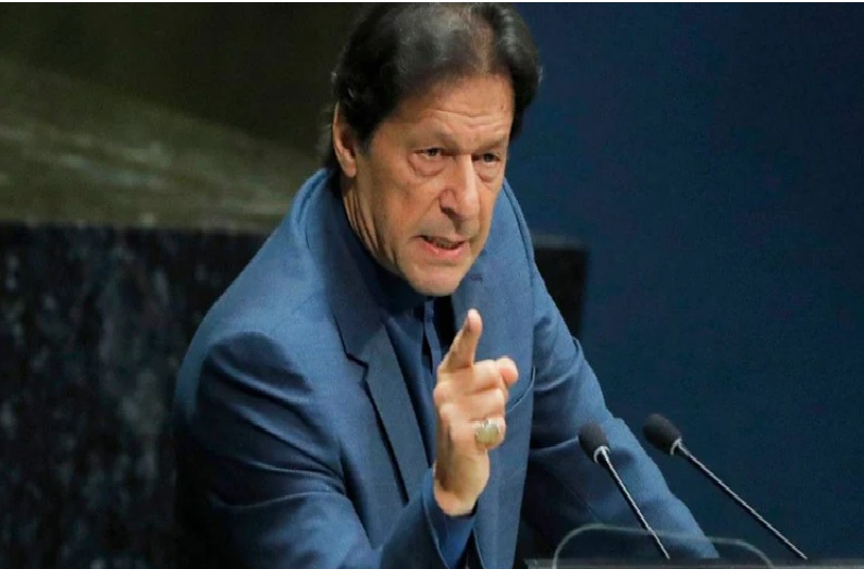 Firing on pAKISTAN former PM Imran Khan narrowly left