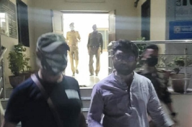 जिग्नेश मेवाणी गिरफ्तार, असम पुलिस ने गुजरात के वडगाम से किया अरेस्ट, जानें क्या है मामला