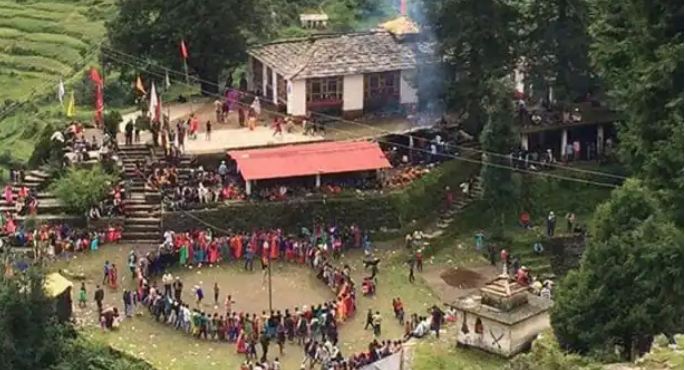 एक ऐसा रहस्यमयी मंदिर, जहां खौफ के साए में पुजारी आंख-नाक पर कपड़ा बांधकर जाता है अंदर, 364 दिन रहता है बंद