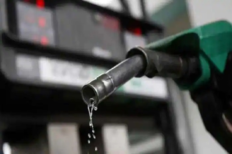 11 रुपए सस्ता हुआ पेट्रोल, डीजल के दाम में 8 रुपए की कमी, मोदी सरकार के बाद इस राज्य की सरकार ने लिया बड़ा फैसला
