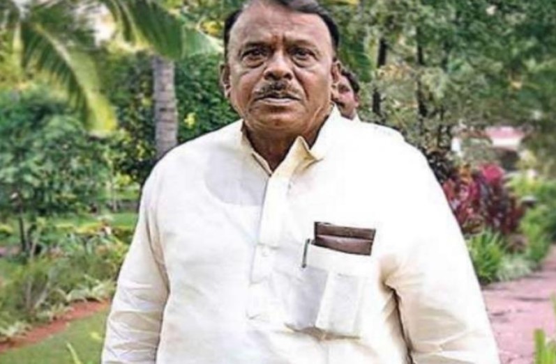 समस्या लेकर पहुंचे युवक को कांग्रेस विधायक ने जड़ा तमाचा, वीडियो सामने आने पर नेताजी बोले- किया अभद्र भाषा का प्रयोग