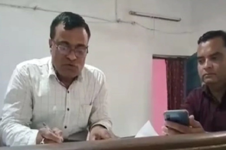 नायब तहसीलदार रमेश कुमार निलंबित, किसान से की थी इस तरह की डिमांड