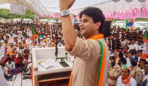 ‘ज्योतिरादित्य सिंधिया को सम्मान से कोई लेना देना नहीं है…कटोरे से भरते हैं अपनी थाली’ ये क्या बोल गए पूर्व भाजपा विधायक