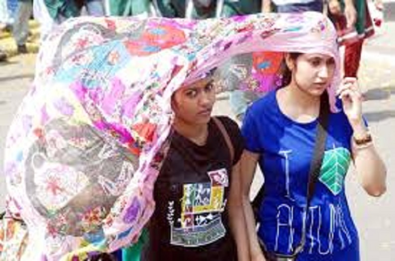 Weather news in hindi : गरज-चमक के साथ यहां होगी हल्की बारिश, इस दिन दस्तक देगा मानसून