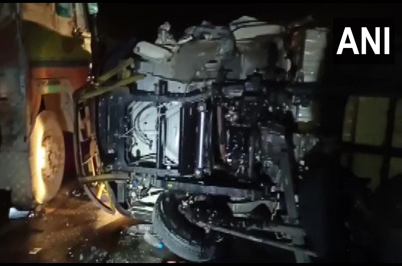 Five killed in bus collision with auto