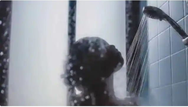 नहाते समय भाभी की चुपके से तस्वीरें खींच देवर ने कर दिया वायरल, पति के बाहर रहने पर लगा रहता था घर आना जाना