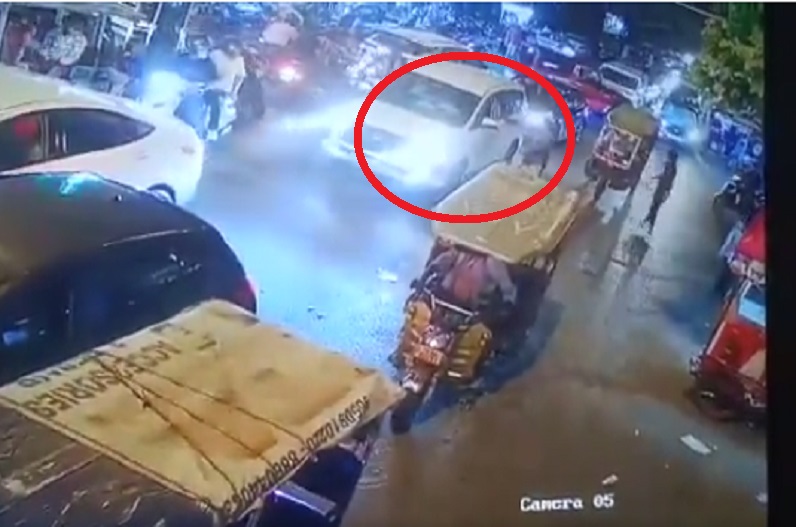 दिल्ली में बदमाशों ने कार पर ताबड़तोड़ बरसाई गोलियां, मची भगदड़, Video देख दहल जाएंगे आप