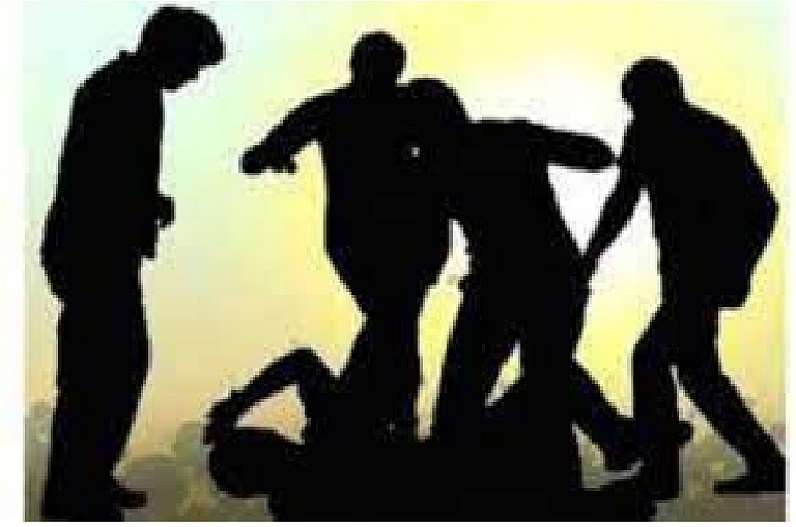 पिता के अंतिम संस्कार में 7 बेटों के बीच जमकर चले लात-घूंसे, मौके पर बुलानी पड़ी पुलिस