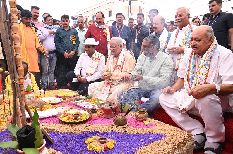 सभी संभागों में होगी यांत्रिकी स्किल डेव्हलपमेंट सेंटर की स्थापना, अक्ती तिहार एवं माटी पूजन दिवस कार्यक्रम में सीएम भूपेश ने की घोषणा