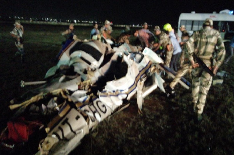 रायपुर एयरपोर्ट पर लैंडिंग के दौरान हेलीकॉप्टर हुआ क्रैश, एक की मौत…