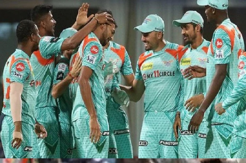 लखनऊ ने प्लेऑफ में बनाई जगह, आखिरी दो गेंद पर विकेट लेकर मारी बाजी…