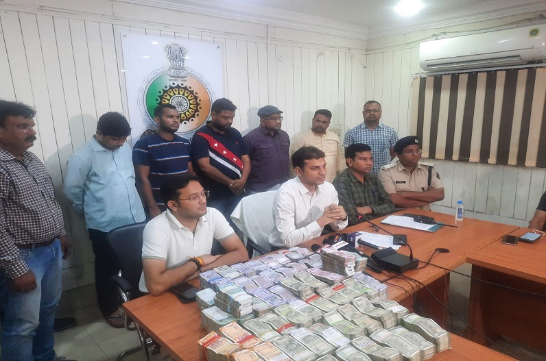 ऐक्सिस बैंक घोटाला: 3 दिन की पुलिस रिमांड पर गिरफ्तार सातों आरोपी, आरोपियों के पास से इतने करोड़ की राशि जब्त