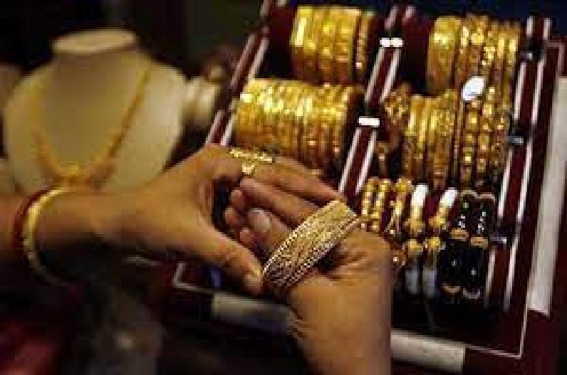 Gold-Silver Price Today: सोने के दाम ने मारी उछाल तो चांदी की कीमत 69 हजार के पार, जानें 10 ग्राम गोल्ड का रेट